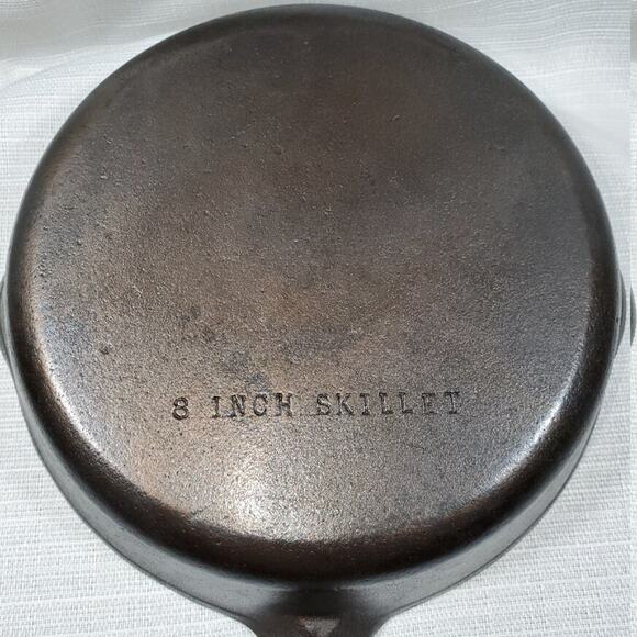 Vintage Unmarked #5 Wagner Cast Iron Skillet - Circa 1960's - Picture 7 of 9
